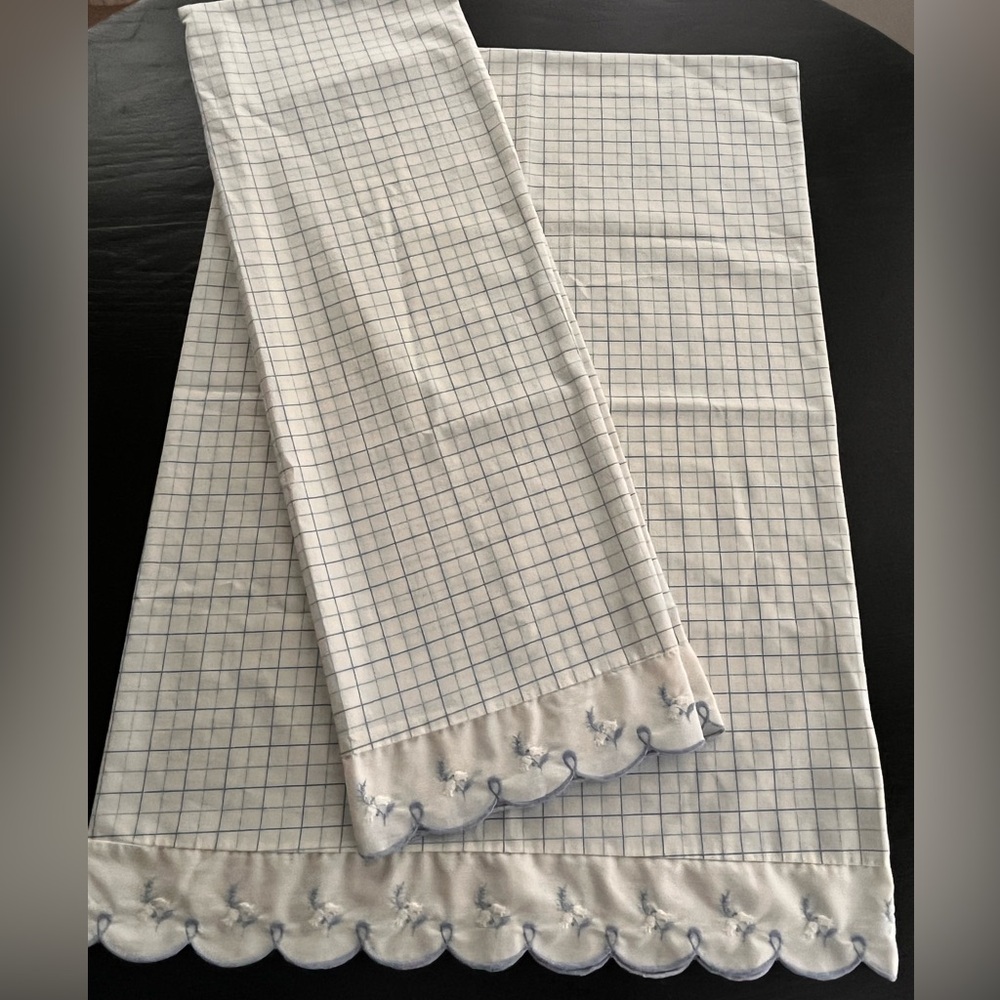 2 Vintage St Mary’s Percale Embroidered Pillowcases - Picture 4 of 15